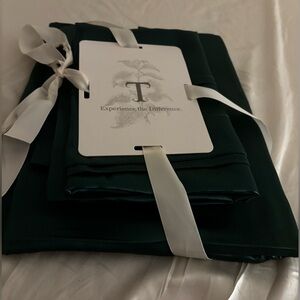 THXSILK SILK FLAT SHEET AND TWO PILLOWCASES, FULL, NWT